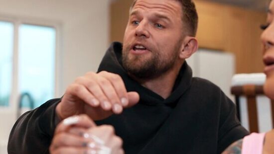 Азиатская мачеха учит дочь и её парня жестко трахаться