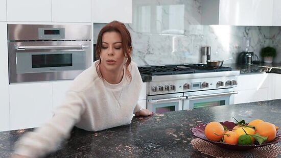 Алексис изменяет мужу с любовником