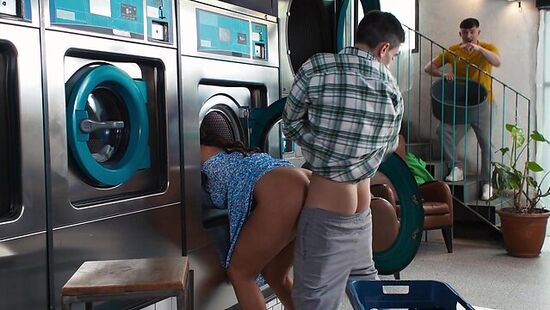 Джорди трахает незнакомку и умывает её кончой