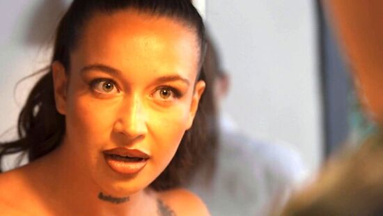 Джорди трахает незнакомку и умывает её кончой