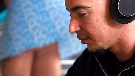 Джорди трахает незнакомку и умывает её кончой