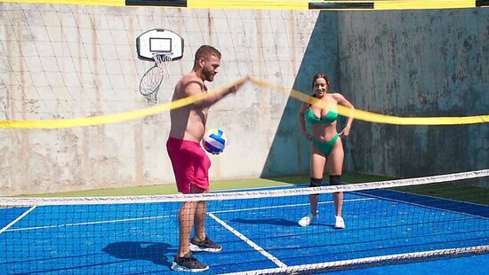 Горячий трах с тренером на тенисном корте