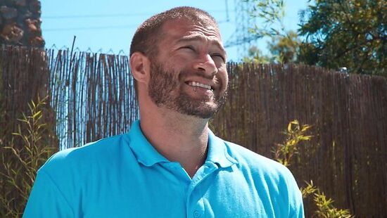 Садовник выебал чужую жену и кончил на лицо