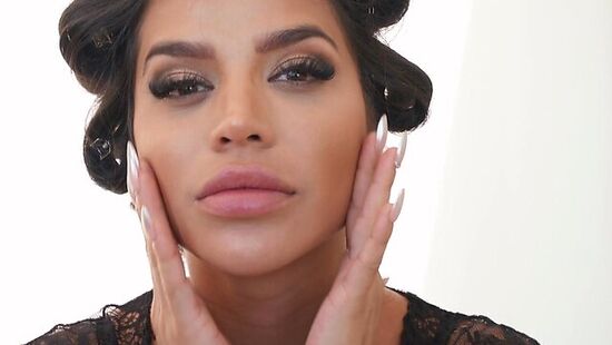 Садовник выебал чужую жену и кончил на лицо