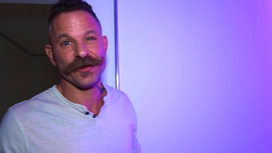 Мужик накормил грудастую блонду своей горячей спермой