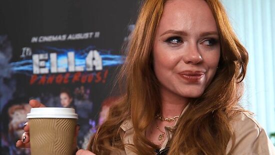 Интервью с ведещим закончилось оргией