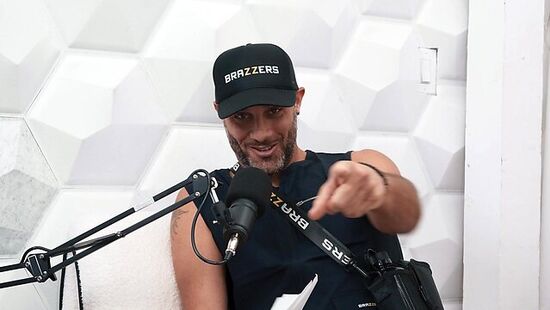 Вебкам шоу Savannah Bond и Kayley Gunner перешло все границы