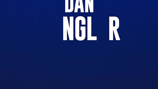 Секс в аэропорту с красотками из службы безопасности