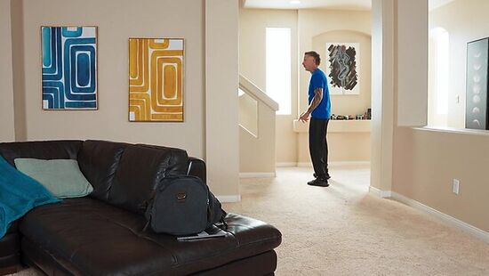 Мужик изменяет жене вместе с её подругами лесбиянками