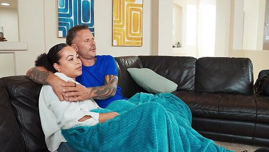 Мужик изменяет жене вместе с её подругами лесбиянками