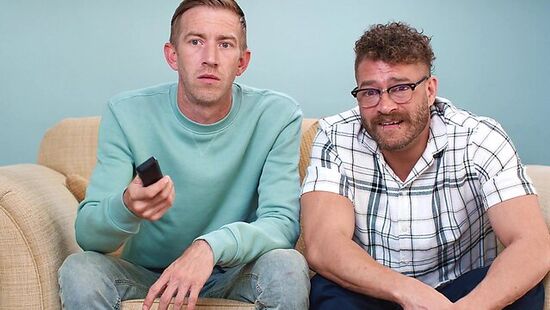 Сын вместе с другом трахает свою горячую мамку