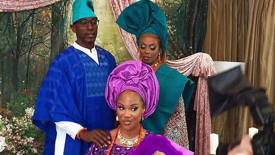 Жена вместе с дочкой ебется с молодым белым фотографом