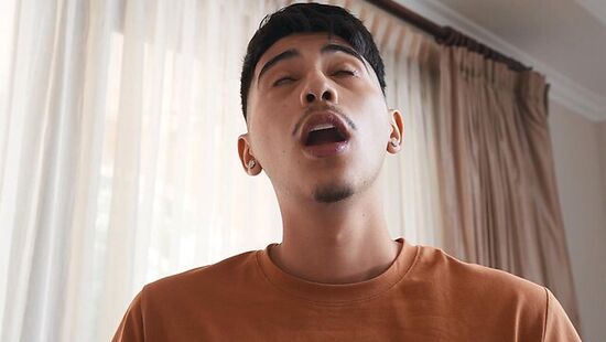 Толстая милфа совращает парня своей дочери