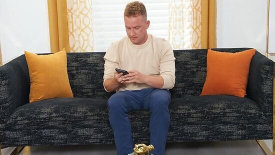 Муж и не подозревал, что его жену дерут раком два соседа