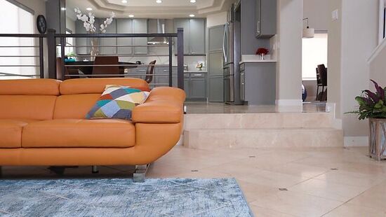 Парню повезло выебать соседку и её горячую мачеху