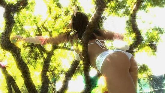 Брюнетка в чулках предпочитает сосать член мужика вместо шоколада