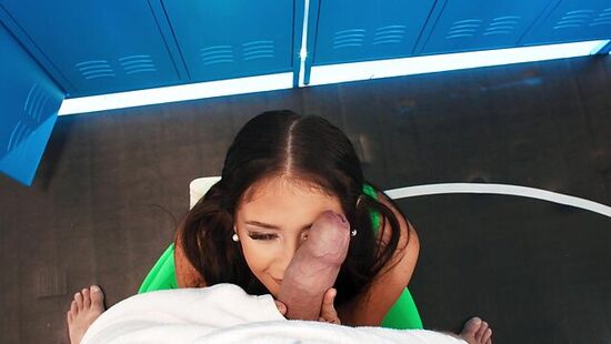 Латинка получается анальный трах в раздевалке