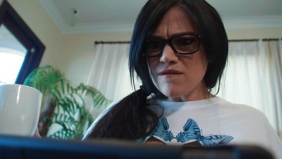 Дамочка с огромной жопой получает хардкорный трах в жопу